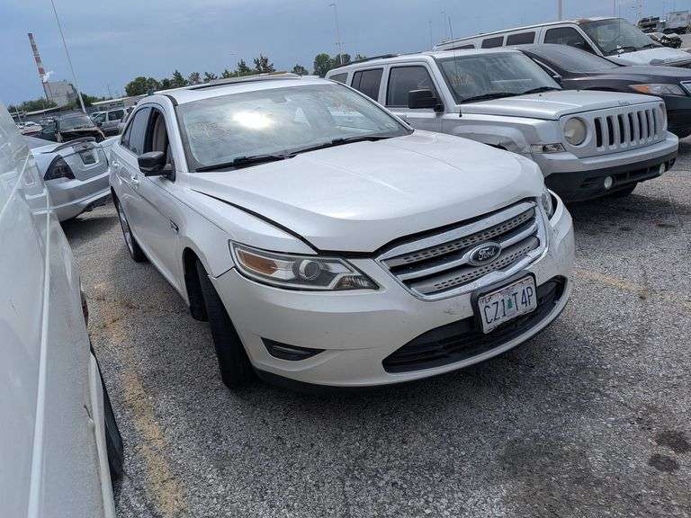 2010 FORD  TAURUS image