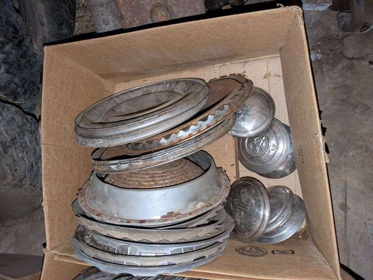 Vehicle Hubcaps image