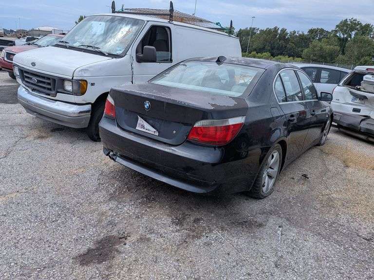 2004 BMW 530I image