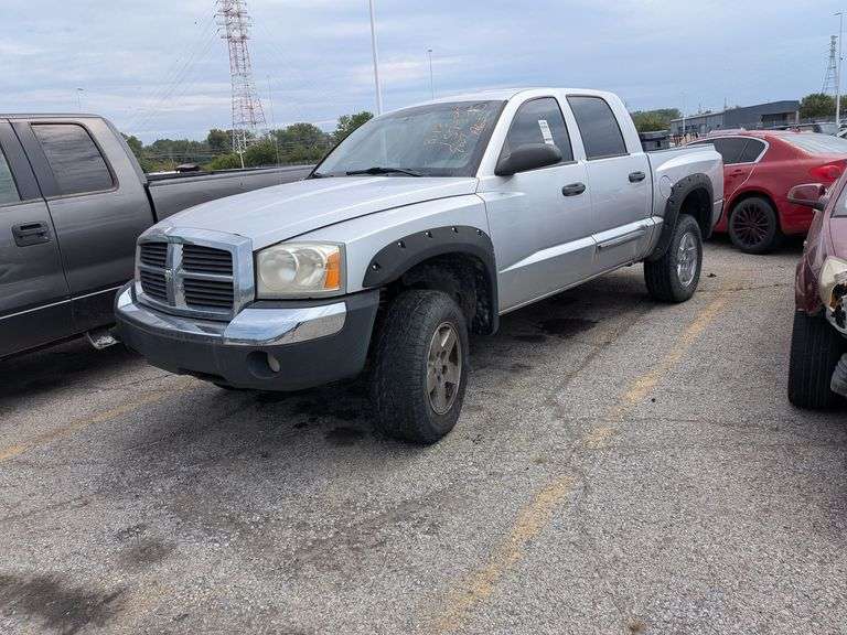 2005 DODGE DAKOTA image