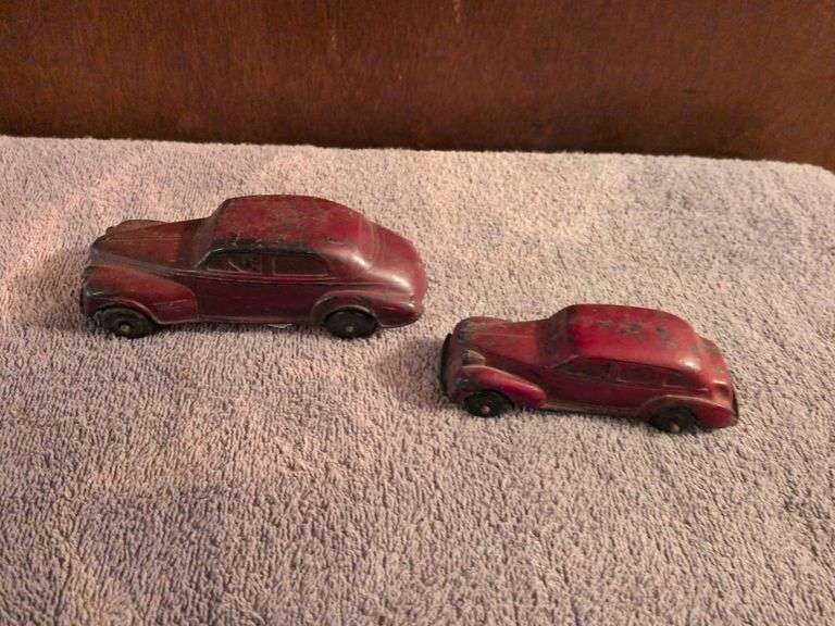 5.75" Rubber Corp. Oldsmobile and 4.75" Auburn Rubber Co sedan image