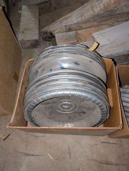 Vehicle Hubcaps image