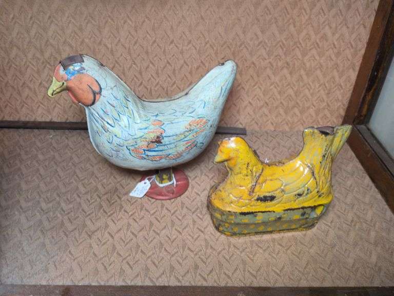 Wyandotte Suzie the Happy Hen, Baldwin Mfg. chicken on nest image