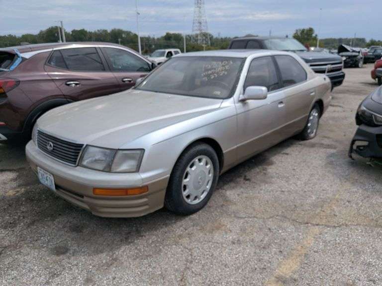 1996 LEXUS LS image