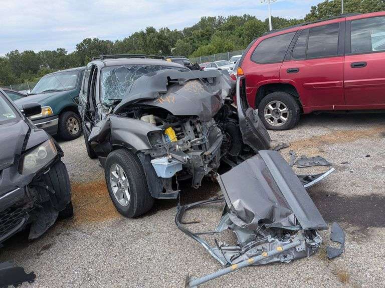 2005 FORD ESCAPE image