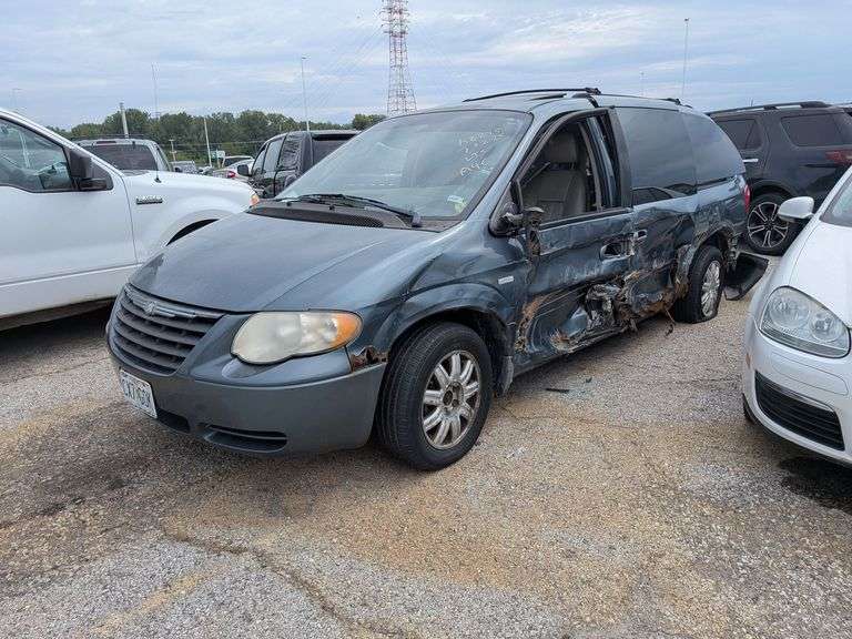2006 CHRYSLER TOWN-COUNTRY image