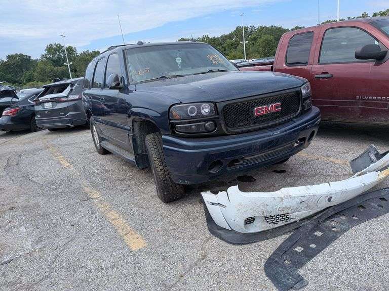 2005 GMC YUKON image