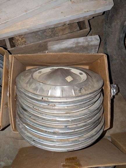 Vehicle Hubcaps image