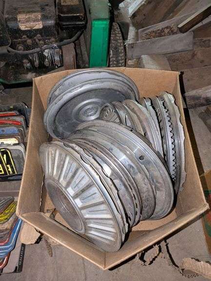 Vehicle Hubcaps image