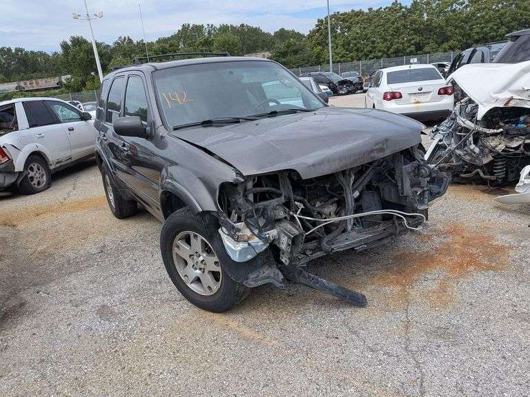 2004 FORD ESCAPE image