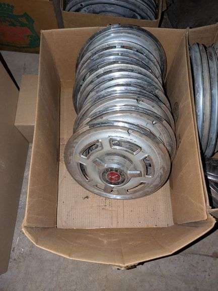 Vehicle Hubcaps image