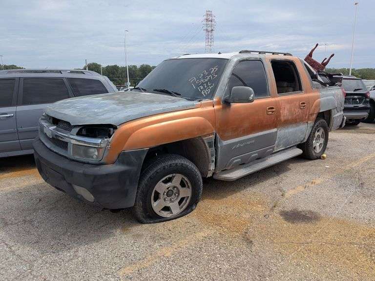 2002 CHEVROLET AVALANCHE image