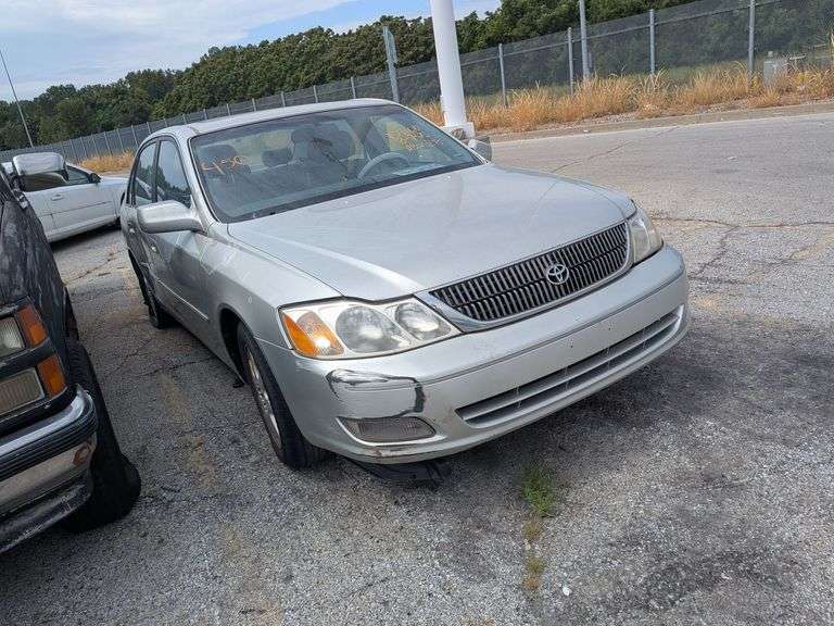 2000 TOYOTA AVALON image