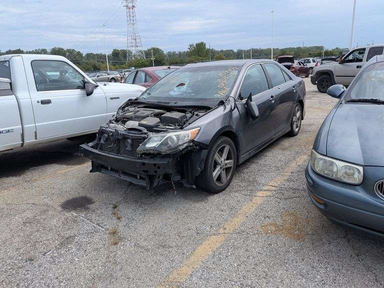 2014 TOYOTA CAMRY image