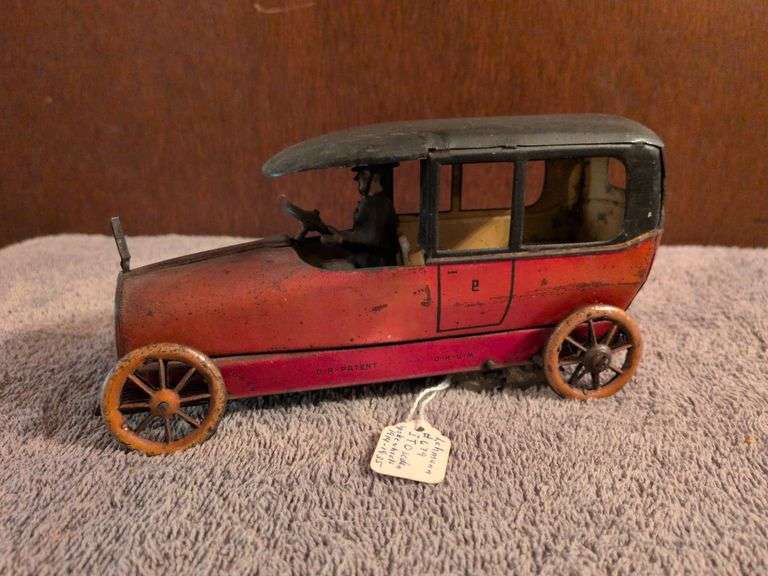 Lehmann #679 tin Wind-up sedan w/Lehmann toys book image