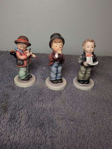 Three 3.25" Goebel Hummel figures: Soloist, Serenade and Little Fiddler image