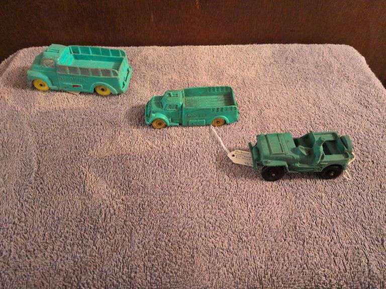 5.5" Auburn Rubber Co. 1940s truck, 4.5" Auburn Rubber Truck, 4" Rubber Jeep made in USA image