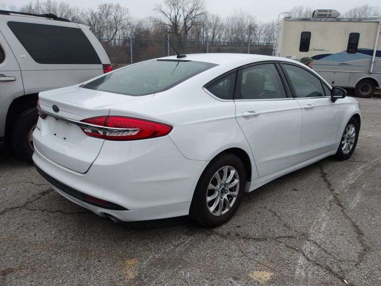 2017 FORD FUSION image