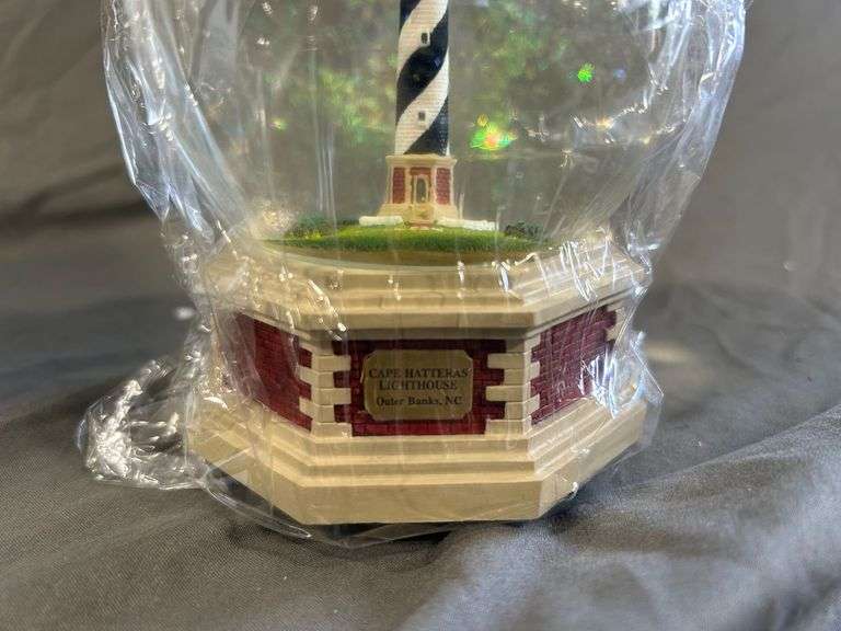 Danbury Mint Cape Hatteras Lighthouse Snow Globe
