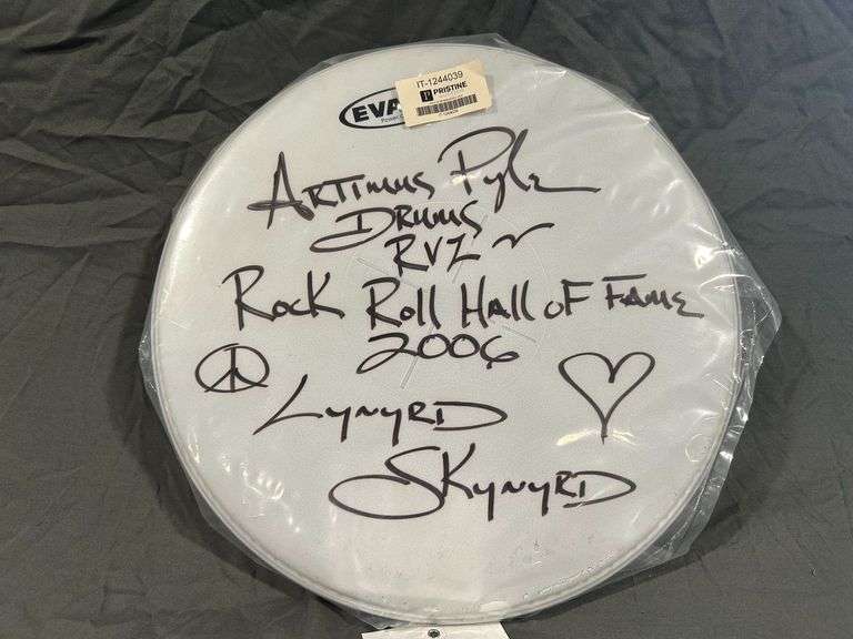 Artimus Pyle Lynyrd Skynyrd Signed Drum Skin