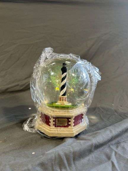 Danbury Mint Cape Hatteras Lighthouse Snow Globe