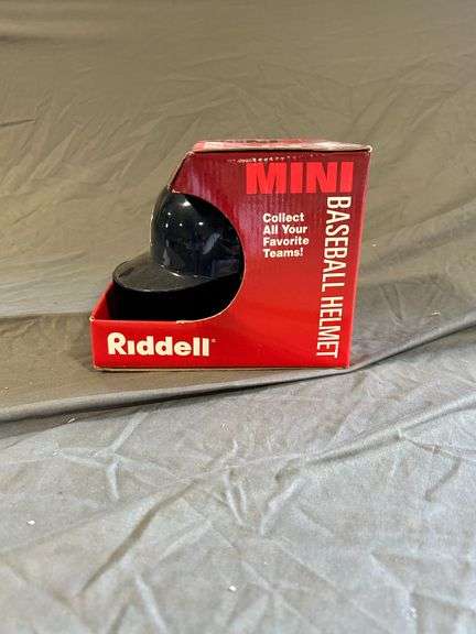 Riddell New York Yankees Mini Helmet