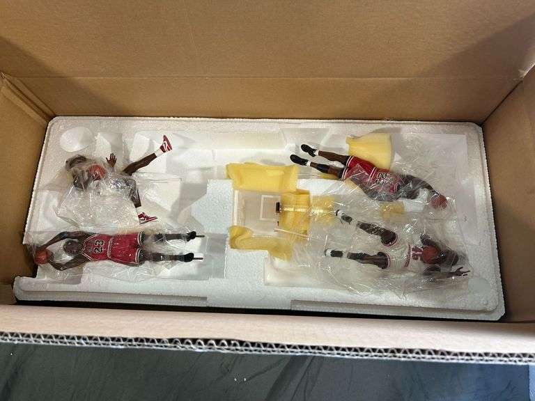 Danbury Mint Michael Jordan Figurine Set