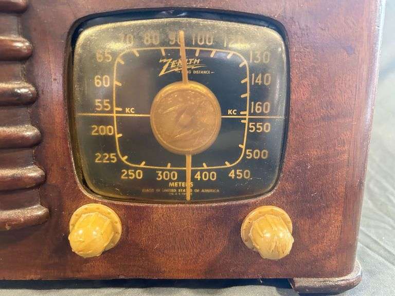 Vintage Zenith Tube Radio