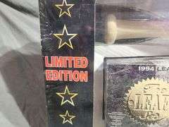 Matt Williams Limited Edition Autographed Rawlings Bat and Card Set