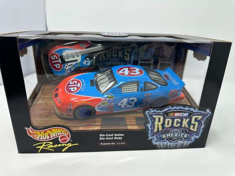 2000 Hot Wheels Nascar Rocks 1:24 (Box w diecast guitar and window) STP #43 John Andretti 25322