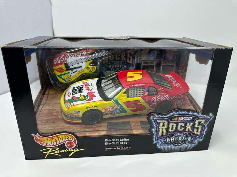 2000 Hot Wheels Nascar Rocks 1:24 (Box w diecast guitar and window) Kellogg’s #5 Terry Labonte 25317