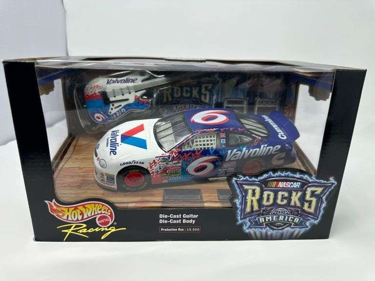 2000 Hot Wheels Nascar Rocks 1:24 (Box w diecast guitar and window) Valvoline #6 Mark Martin 25315