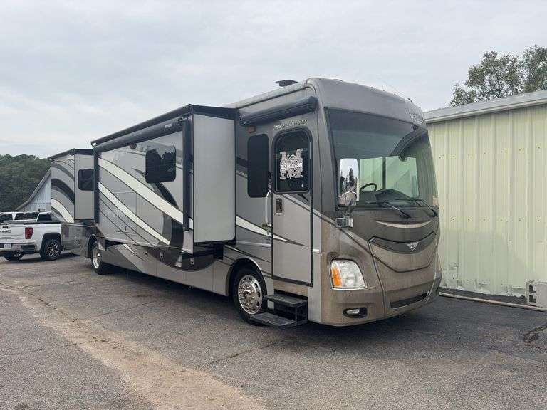 2015 Fleetwood Discovery 40E Class A Motorhome *Reserve Met*