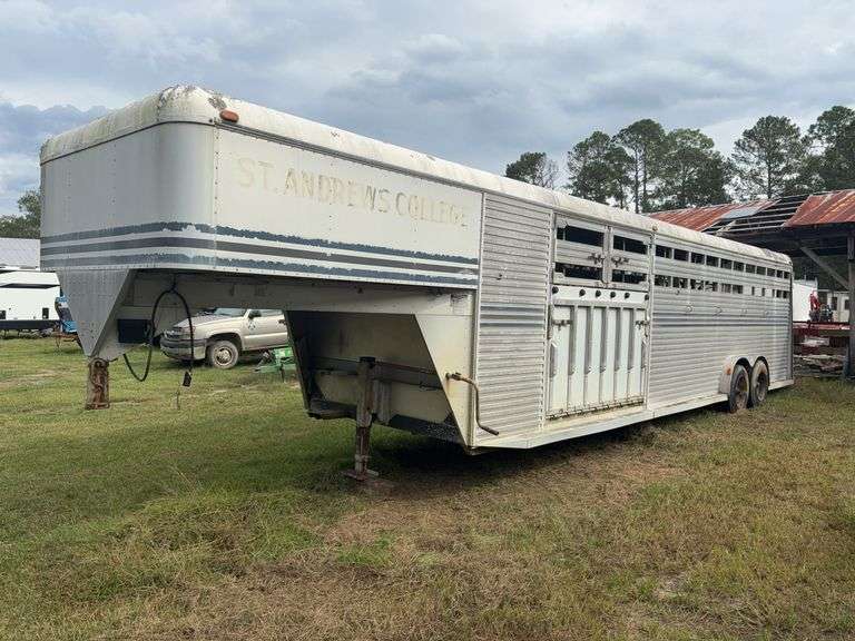 1990 GORE Trailer MFG A6SL Horse Trailer