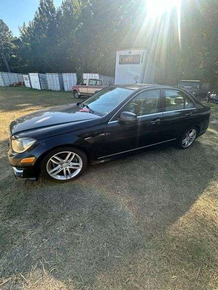 2012 Mercedes C Class 300 VIN: WDDGF8BB8CA617788