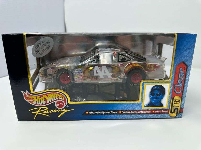 2000 Hot Wheels Racing 1:24 Clear
(Clear Plastic body w opening hood and trunk)
Hot Wheels #44 Kyle Petty 26527