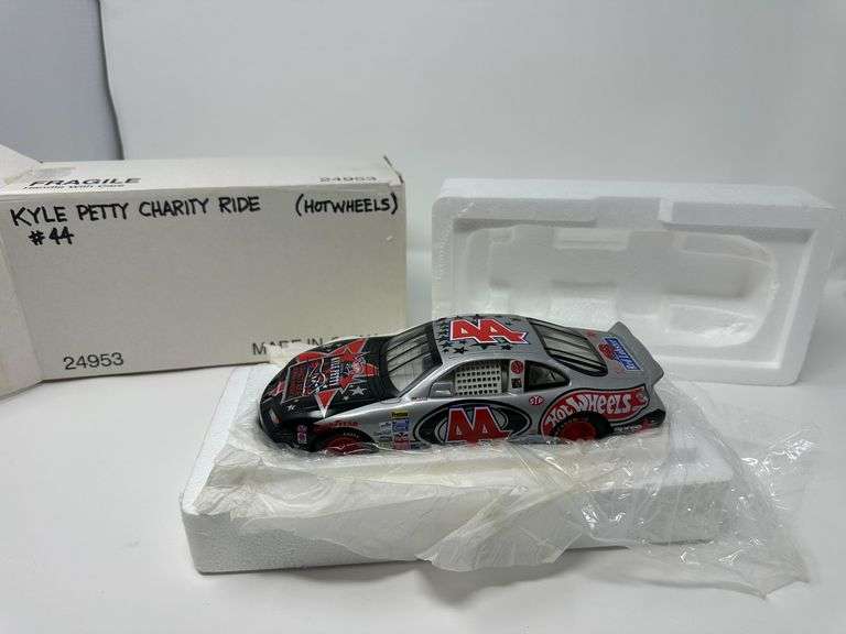 1997 Hot Wheels Racing 1:24 (White box) Hot Wheels #44 Kyle Petty Charity Ride Across America (Black and Silver) 24953