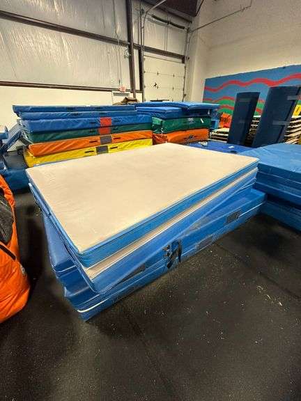 (4x) Mats 5'x8'x4" image