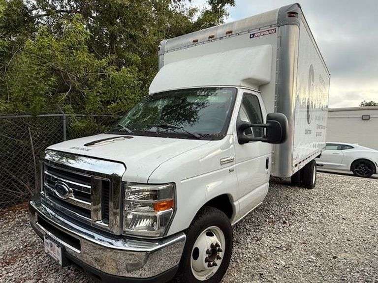 2018 FORD E-350 2018 Ford E-350 Box Truck With Water Mitigation Tools & Supplies Vin# 1FDWE3F62JDC24448