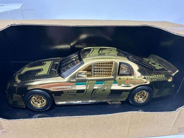 1999 Hot Wheels 1:24 Gold Promo University of Tennessee 1998 National Champions