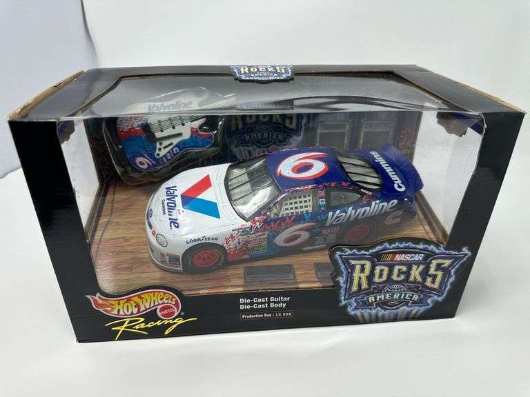 2000 Hot Wheels Nascar Rocks 1:24 (Box w diecast guitar and window) Valvoline #6 Mark Martin 25315