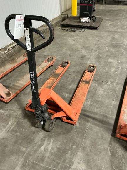 Toyota Pallet Jack image