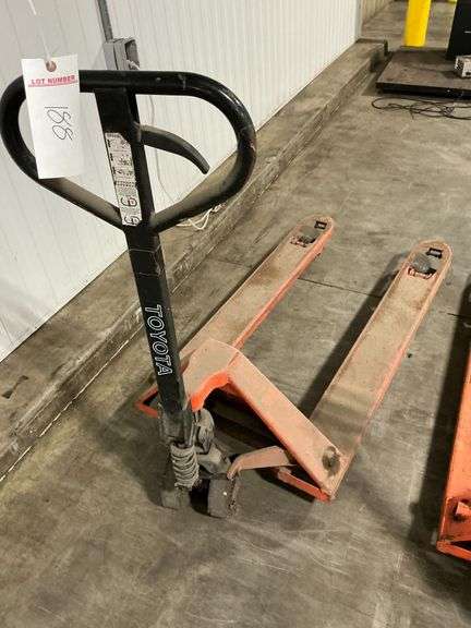 Toyota Pallet Jack image