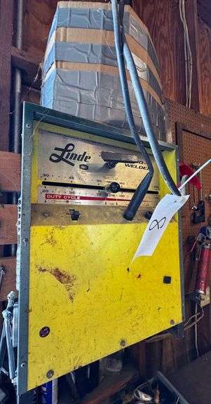 Linde 230-Amp Arc Welder With Leads and Regulator image