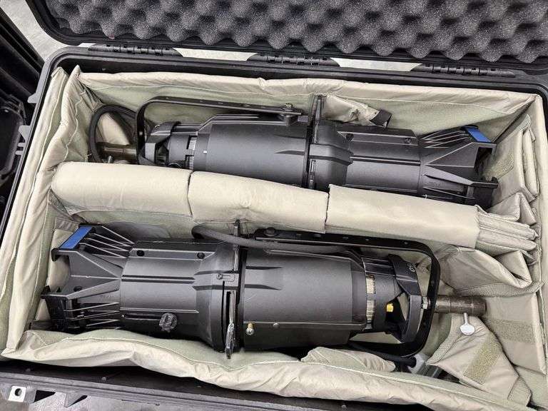 Two Source Four 750 Spotlights in Pelican 1650 Road Case image