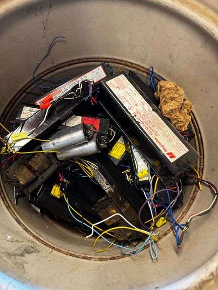 Electronic Ballasts Marked ‘No PCB’s’ image