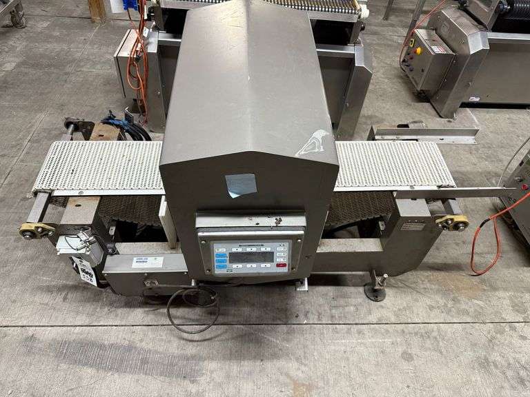 Thermo Goring Kerr Metal Detector image