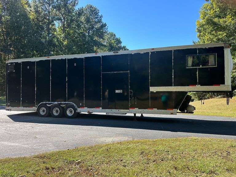 1990 Three axle trailer with interior auto lift and forward Lounge VIN KYT37363 image