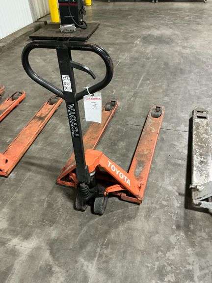 Toyota Pallet Jack image