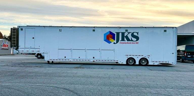 2003 53 foot Featherlite Model 1075 Truck Height Hauler with Heavy Duty Lift Gate VIN 4FGL0532830061097 image